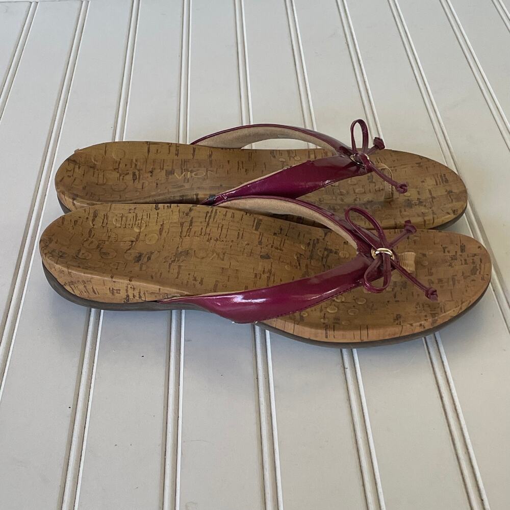 Vionic Red Patent Leather Flip Flops Size 10 - image 3
